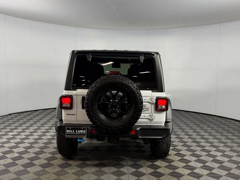 Used 2024 Jeep Wrangler Unlimited image 7