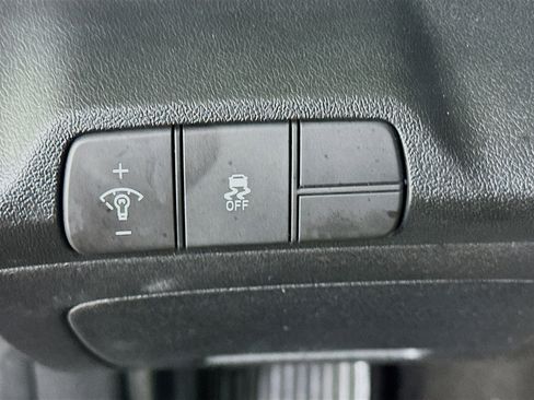 Used 2025 Hyundai Elantra SEL image 17