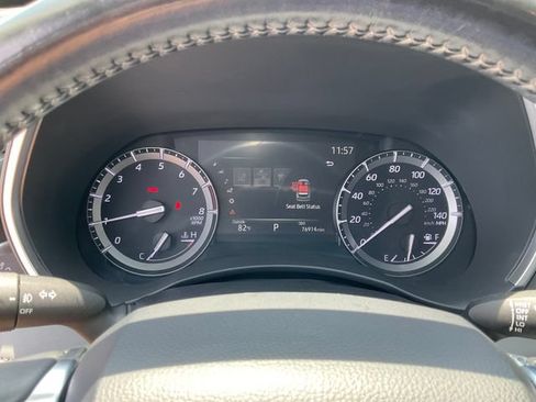 Used 2021 Toyota Highlander XLE AWD/4WD image 11