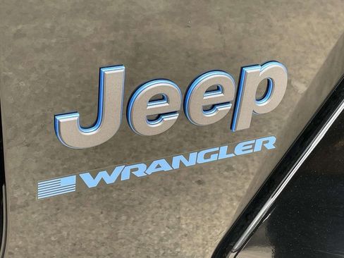 Used 2025 Jeep Wrangler Unlimited Sahara w/ Safety Group image 8