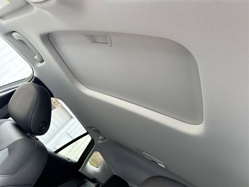 New 2026 Chevrolet Trax LT w/ Sunroof Package image 20
