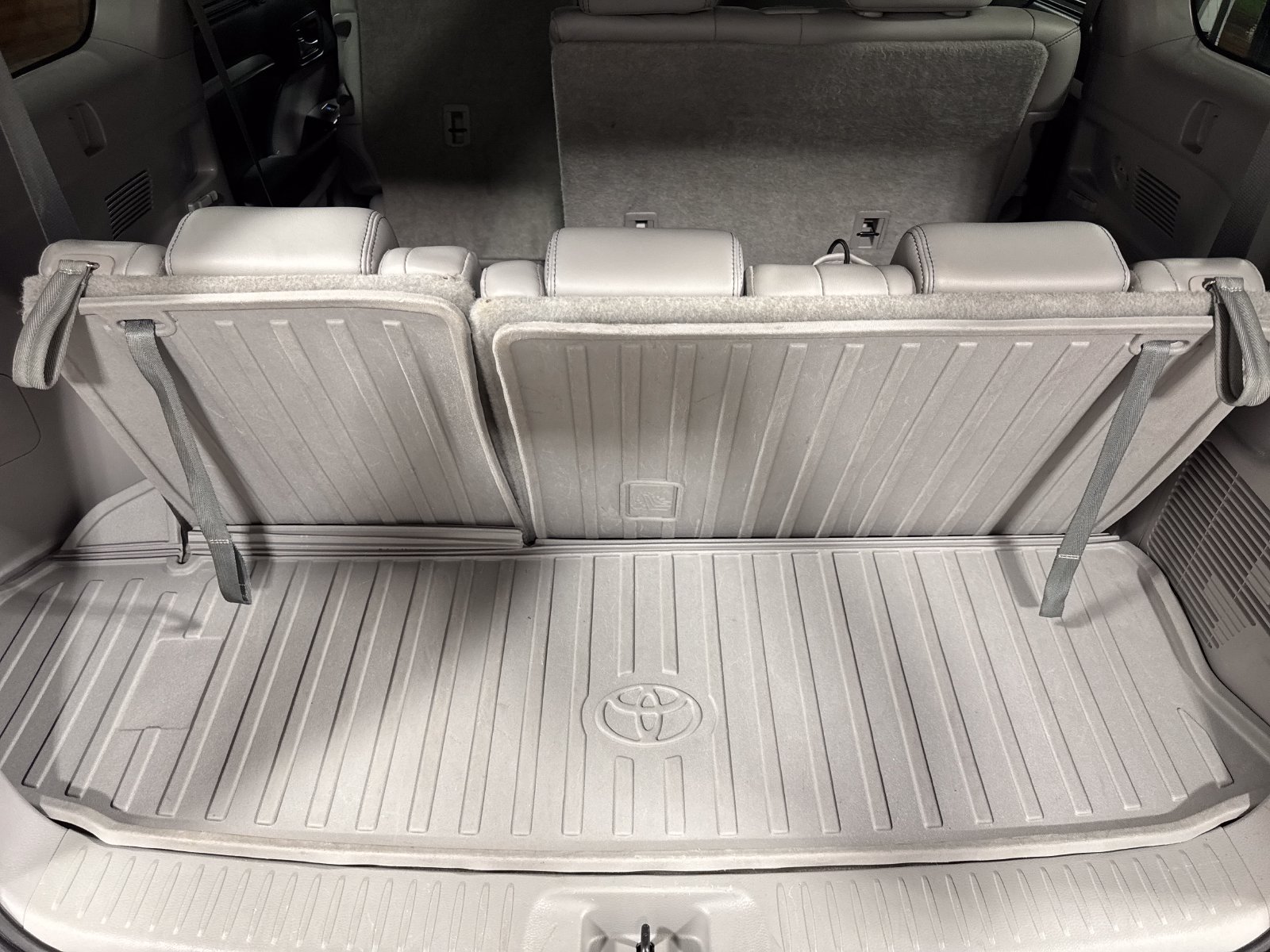 Used 2017 Toyota Highlander XLE AWD/4WD image 24