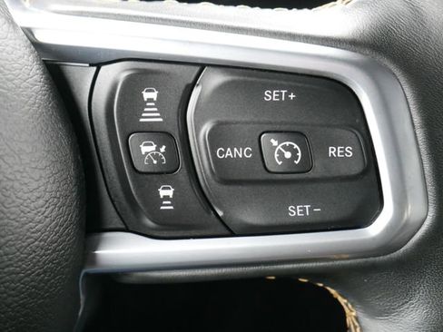 Used 2022 Jeep Wrangler Unlimited Sahara image 24