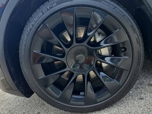 Used 2023 Tesla Model Y Long Range AWD/4WD image 9