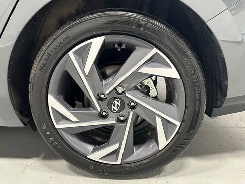 Used 2025 Hyundai Elantra SEL FWD image 61