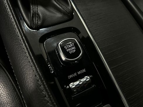 Used 2020 Volvo XC90 T6 Momentum image 11