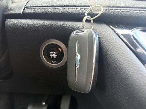 Used 2025 Chrysler Pacifica Select image 30