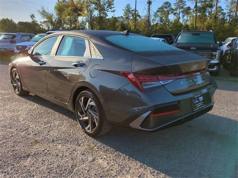 Used 2024 Hyundai Elantra SEL w/ Convenience Package image 7