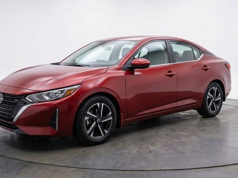 Used 2025 Nissan Sentra SV image 3