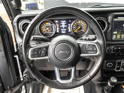 Used 2019 Jeep Wrangler Unlimited Sahara image 24