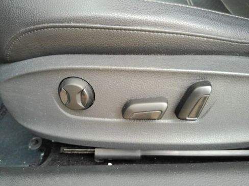 Used 2014 Volkswagen Passat 1.8T Wolfsburg Edition image 12