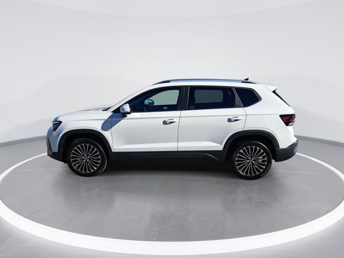 New 2026 Volkswagen Taos SE image 6