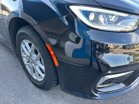 Used 2025 Chrysler Pacifica Select FWD image 10