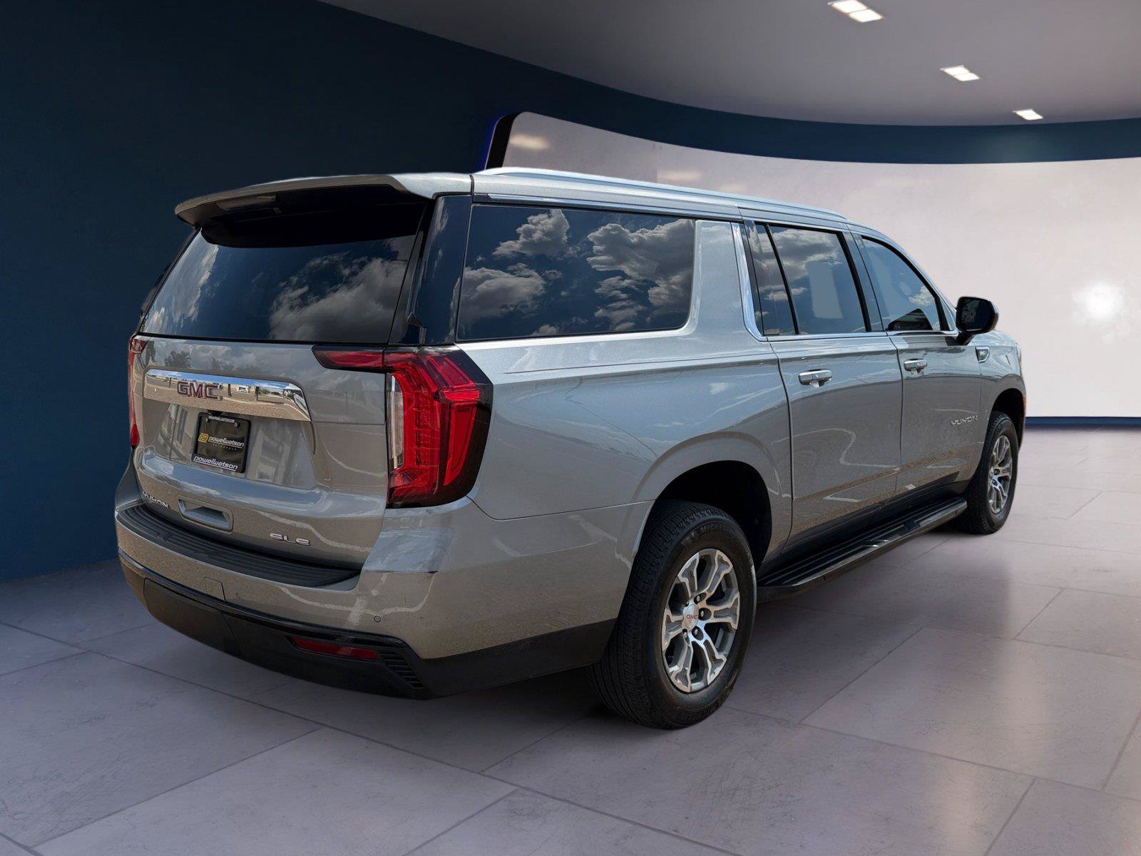Used 2024 GMC Yukon XL SLE RWD image 5