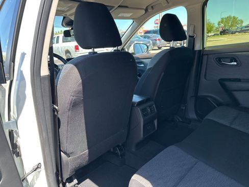 Used 2023 Nissan Rogue SV AWD/4WD image 16