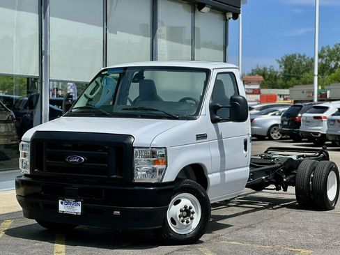 Used 2024 Ford E-350 and Econoline 350 Super Duty w/ Driver's Safety Package RWD image 22