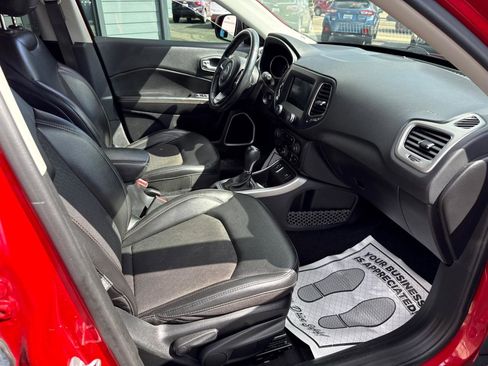 Used 2019 Jeep Compass Latitude FWD image 11