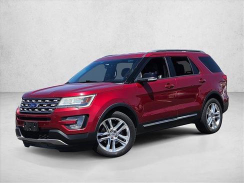 Used 2016 Ford Explorer XLT w/ Equipment Group 202A FWD image 2