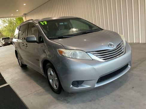 Used 2017 Toyota Sienna LE image 22