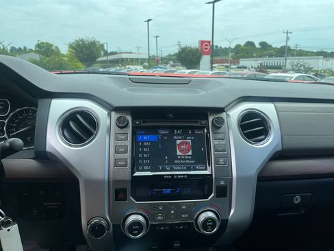Used 2018 Toyota Tundra Limited w/ Limited Premium Package AWD/4WD image 16