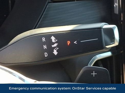 Used 2025 GMC Acadia Elevation image 11