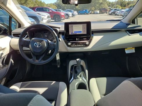 Used 2025 Toyota Corolla LE image 2