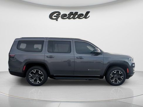 Used 2023 Jeep Wagoneer Series III w/ Preferred Equipment Group RWD image 3