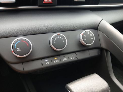 New 2026 Hyundai Elantra SE FWD image 18