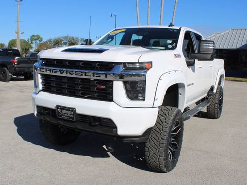 Used 2023 Chevrolet Silverado 2500 LT image 3