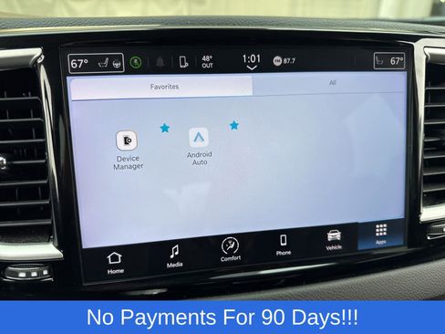 Used 2023 Chrysler Pacifica Touring-L image 17