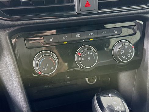 Used 2023 Volkswagen Taos SE image 23