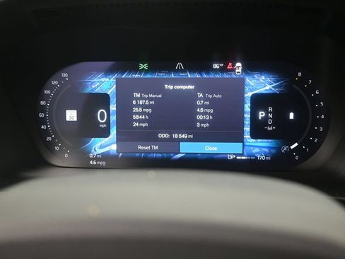 Used 2024 Volvo XC40 B5 Plus AWD/4WD image 13