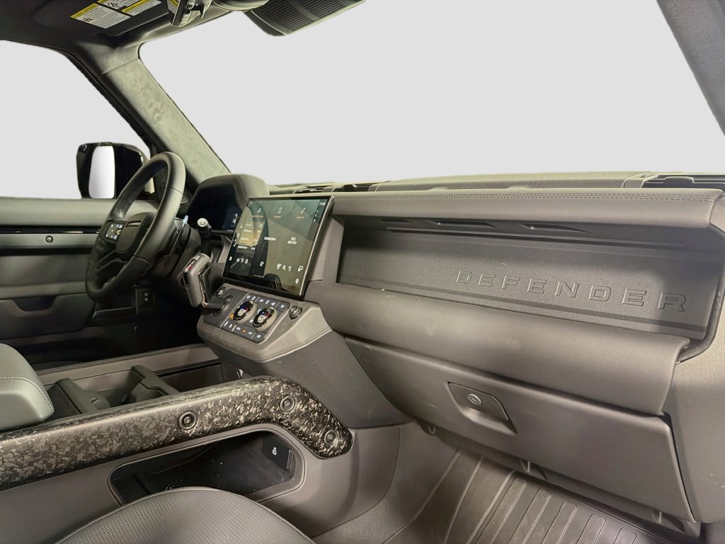 Used 2026 Land Rover Defender 110 OCTA AWD/4WD image 31