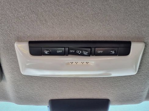 Used 2023 Nissan Kicks SR FWD image 13