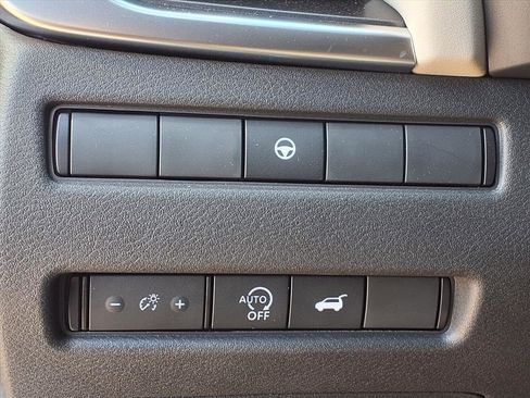 Certified 2025 Nissan Rogue SV image 19