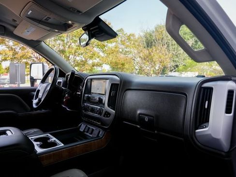 Used 2018 GMC Sierra 1500 SLT image 32