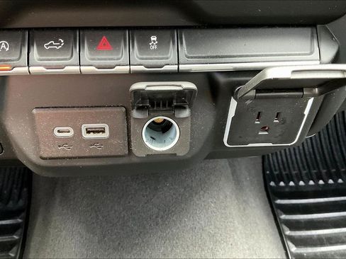 Used 2023 Chevrolet Silverado 1500 Custom image 26