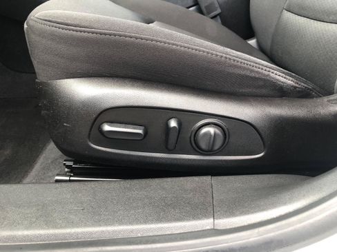 Used 2019 Chevrolet Malibu LT FWD image 21