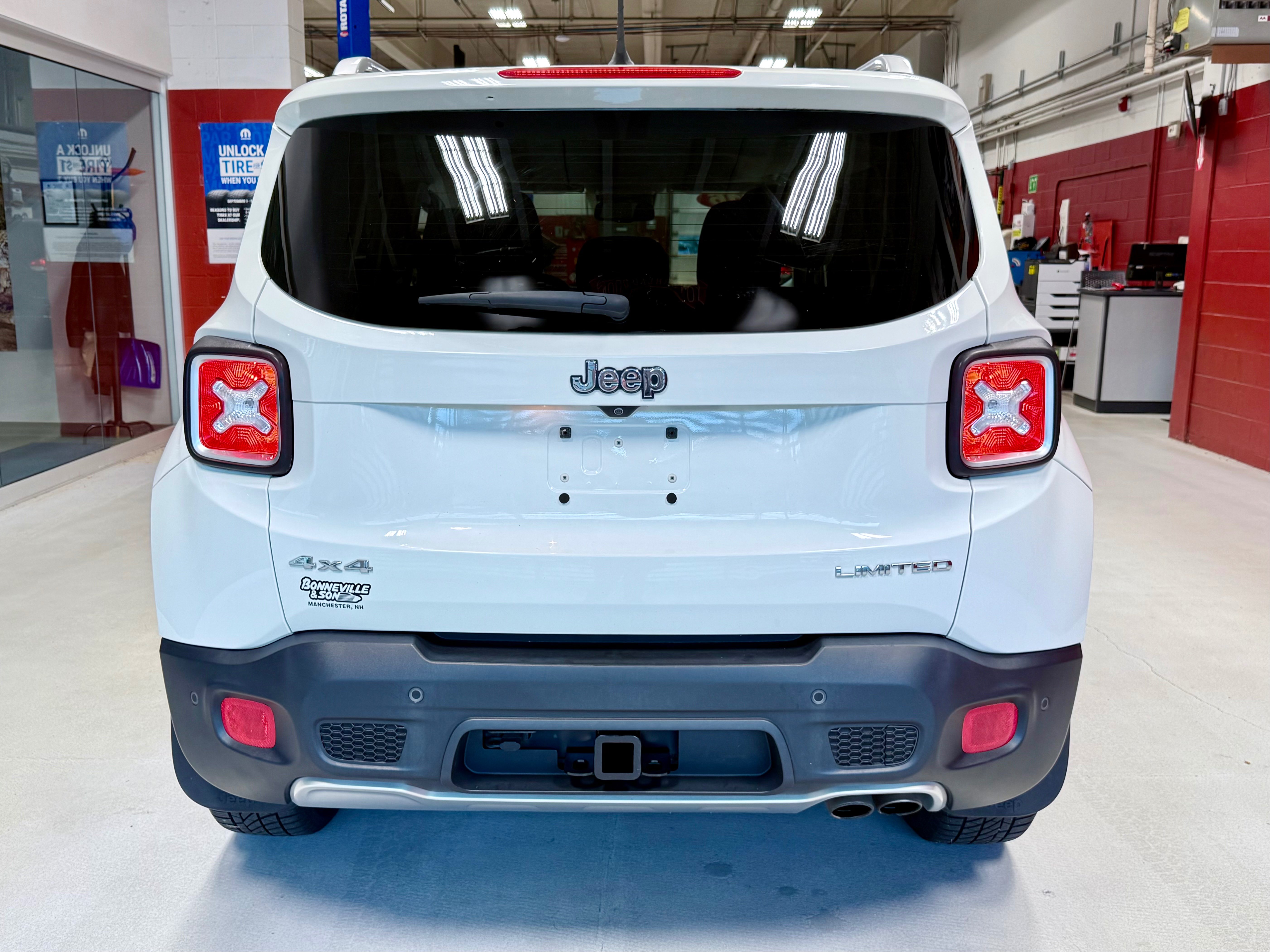 Used 2016 Jeep Renegade Limited w/ Advanced Technology Group AWD/4WD image 5
