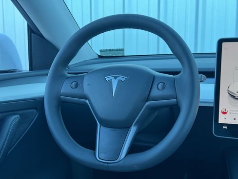 Used 2022 Tesla Model Y Long Range image 18
