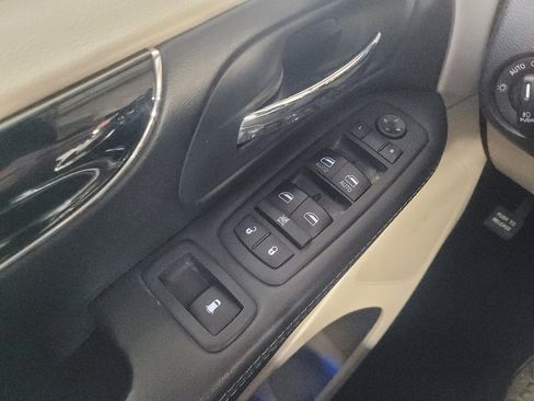 Used 2019 Dodge Grand Caravan SXT FWD image 27