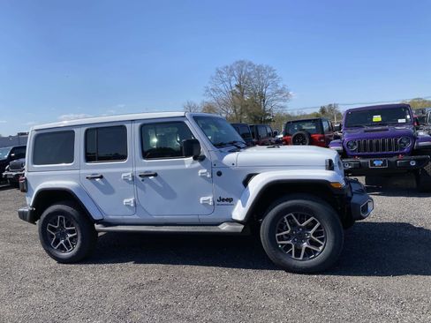 New 2026 Jeep Wrangler Unlimited Sahara AWD/4WD image 2