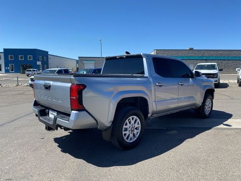 Used 2024 Toyota Tacoma SR5 AWD/4WD image 20