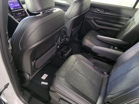 New 2025 Jeep Grand Cherokee L Laredo image 14