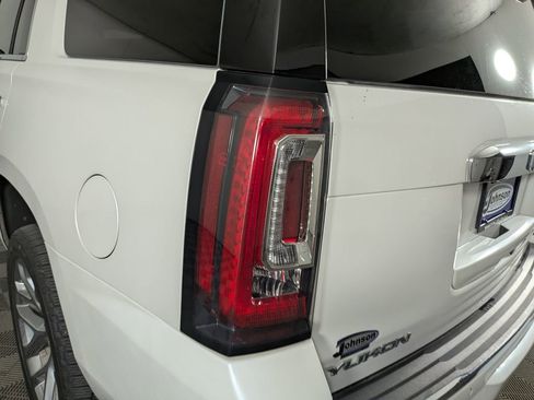 Used 2020 GMC Yukon Denali w/ Denali Premium Package image 13