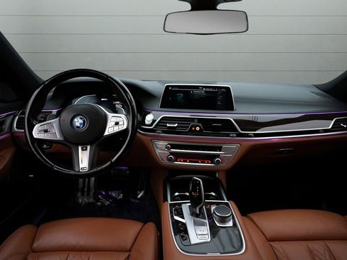 Used 2022 BMW 745e xDrive w/ M Sport Package AWD/4WD image 38