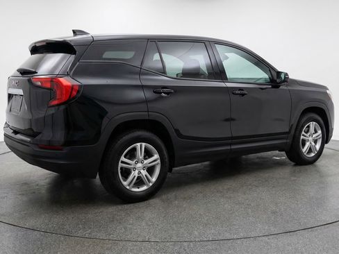 Used 2024 GMC Terrain SLE FWD image 9
