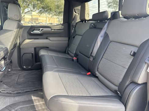 Used 2024 Chevrolet Silverado 1500 ZR2 w/ Technology Package image 8