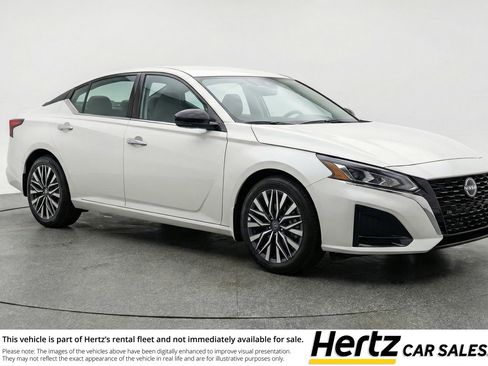 Used 2025 Nissan Altima 2.5 SV image 1