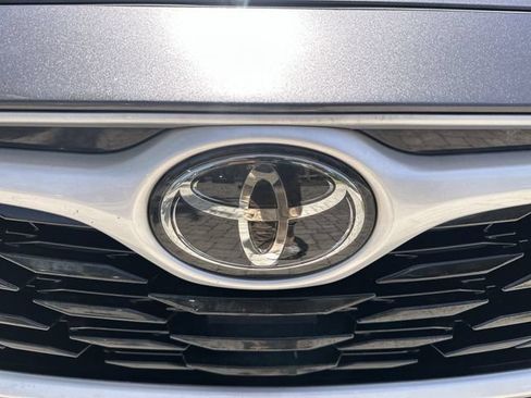 Used 2024 Toyota Highlander XLE FWD image 10